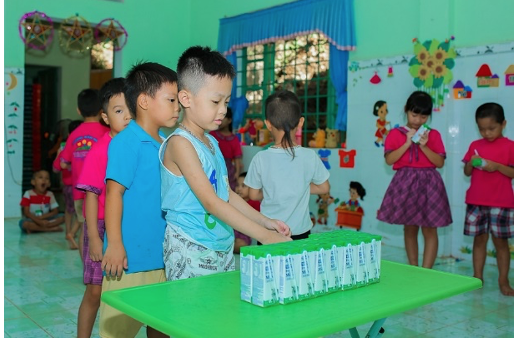 Chương[-]trình[-]sữa[-]học[-]đường[-]sẵn[-]sàng[-]cho[-]năm[-]học[-]mới[-]2020[-]–[-]2021